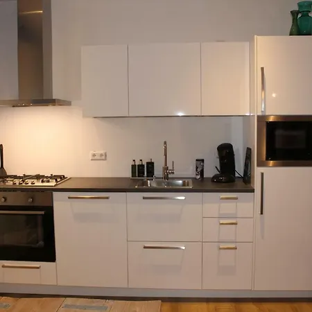 4 Seasons Apartment *